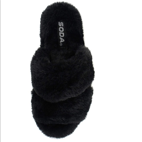 Soda Women Soft Fur Fuzzy Fluffy Sandals Black - Picture 2 of 3